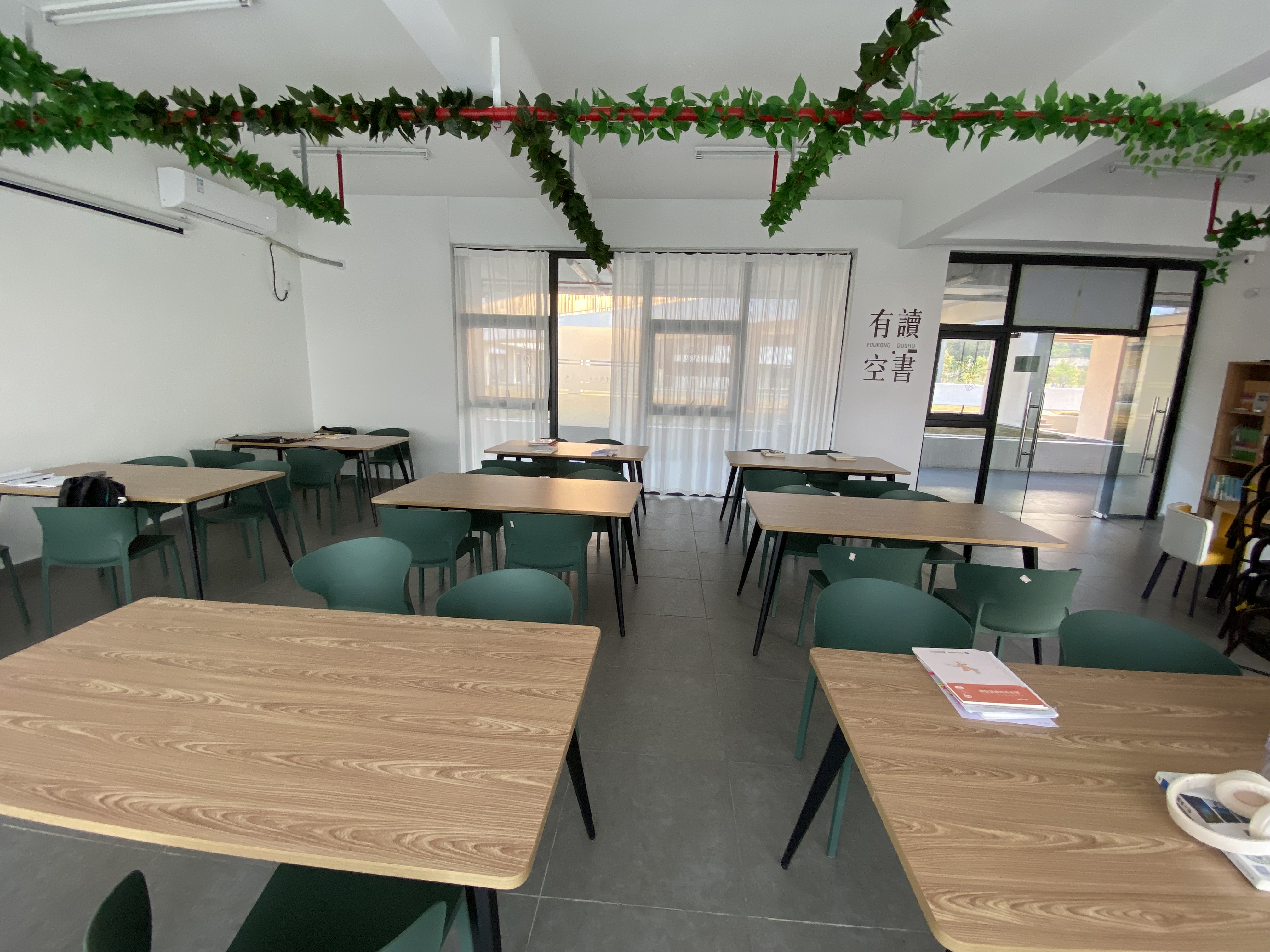 参观学生社区自修室.jpg