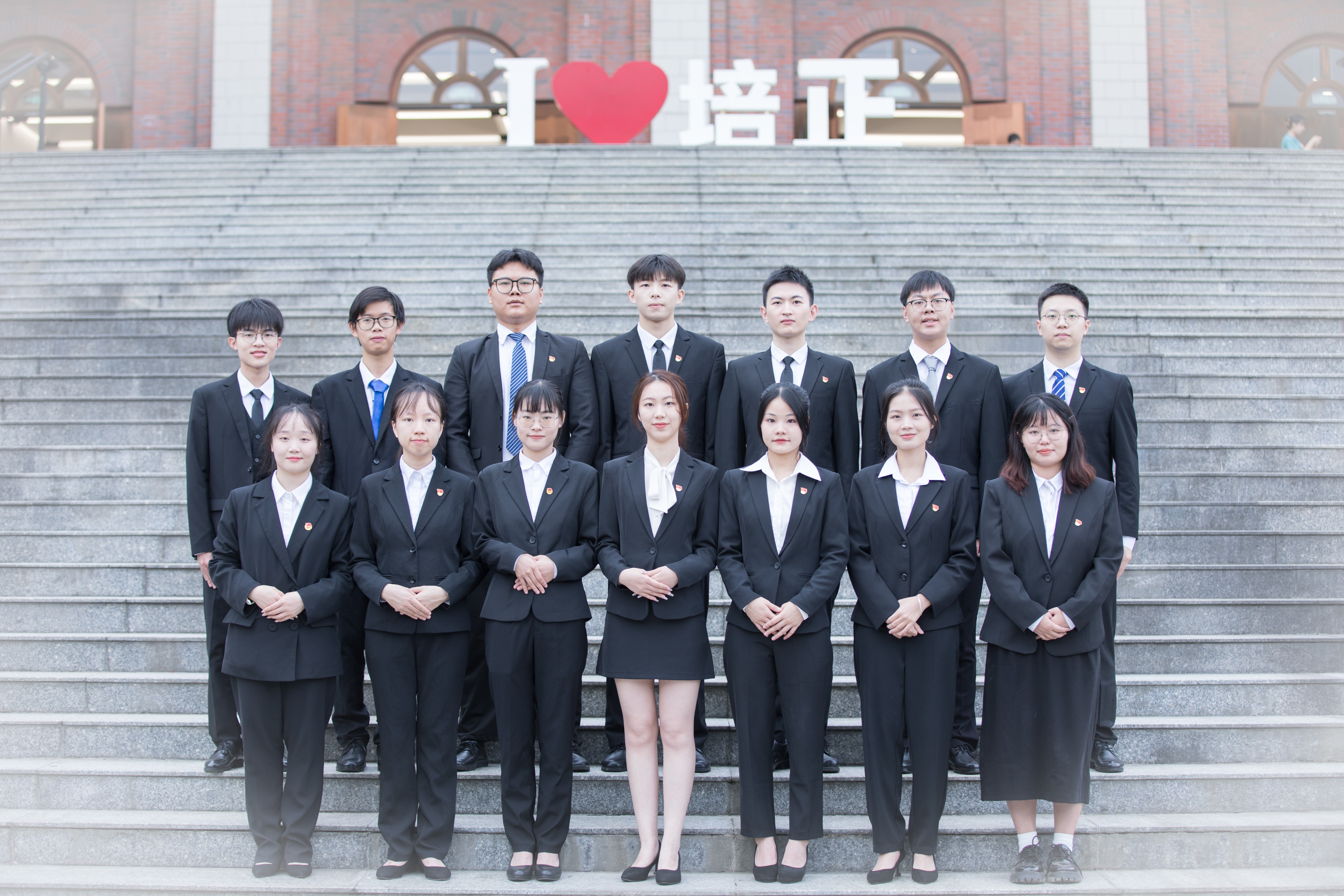 2023年国家奖学金获奖学生合影.jpg